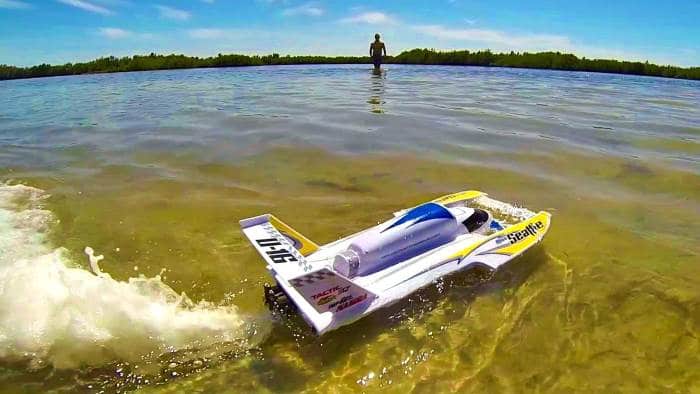Amewi Bateau RC à Moteur 100% RTR 460 mm